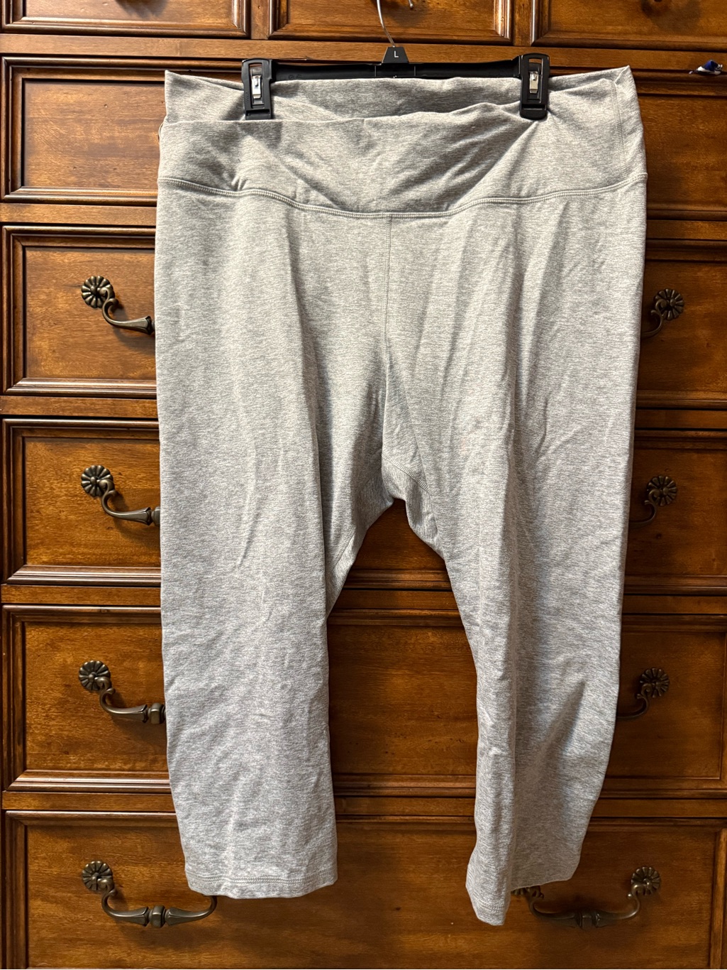 Old Navy Women’s Gray Stretch Active Capri Bottoms